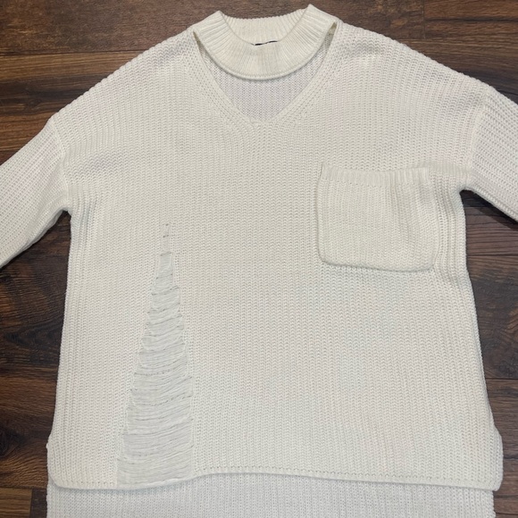 White distressed sweater - Picture 5 of 5